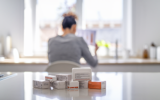 table-medicaments-personne-assise-notice
