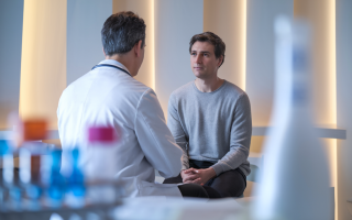 medecin-patient-salle-moderne-tubes