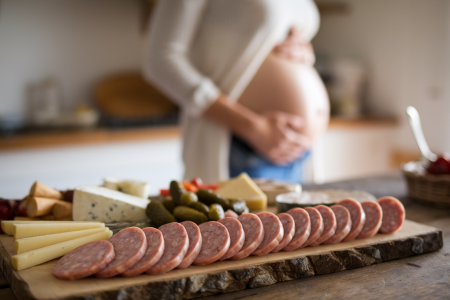 plateau-charcuterie-table-rustique-femme-enceinte